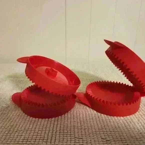 Tupperware Mini  Pie Makers - Picture 4 of 4